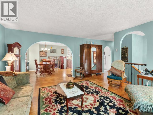8 11th Avenue Property Photo 7