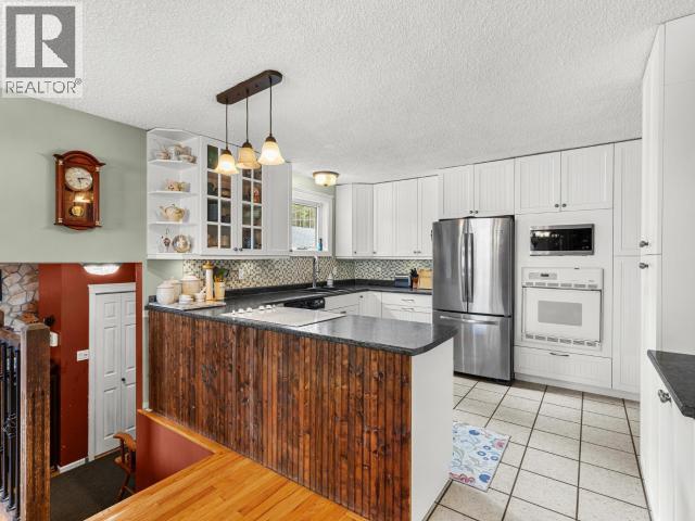 8 11th Avenue Property Photo 10