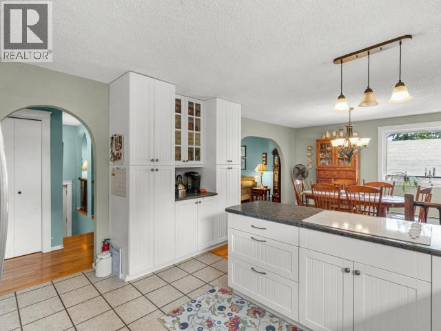8 11th Avenue Property Photo 13