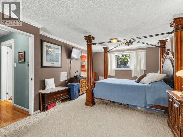 8 11th Avenue Property Photo 14