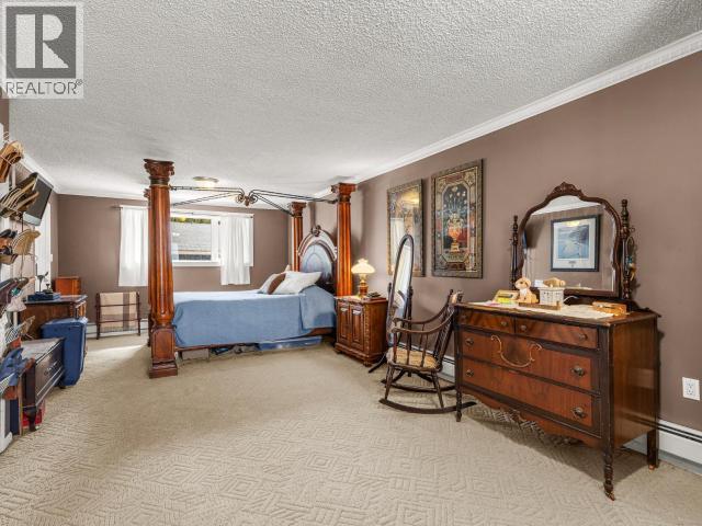 8 11th Avenue Property Photo 15