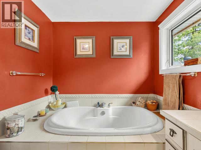 8 11th Avenue Property Photo 18