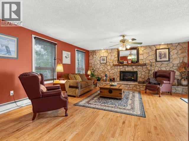 8 11th Avenue Property Photo 21