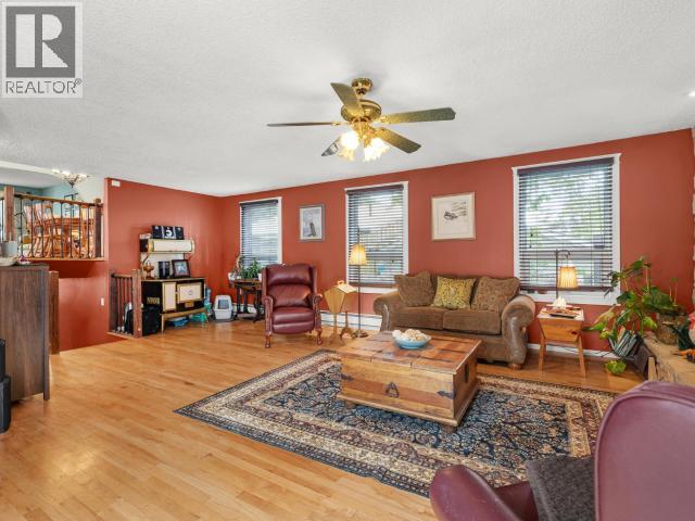 8 11th Avenue Property Photo 23