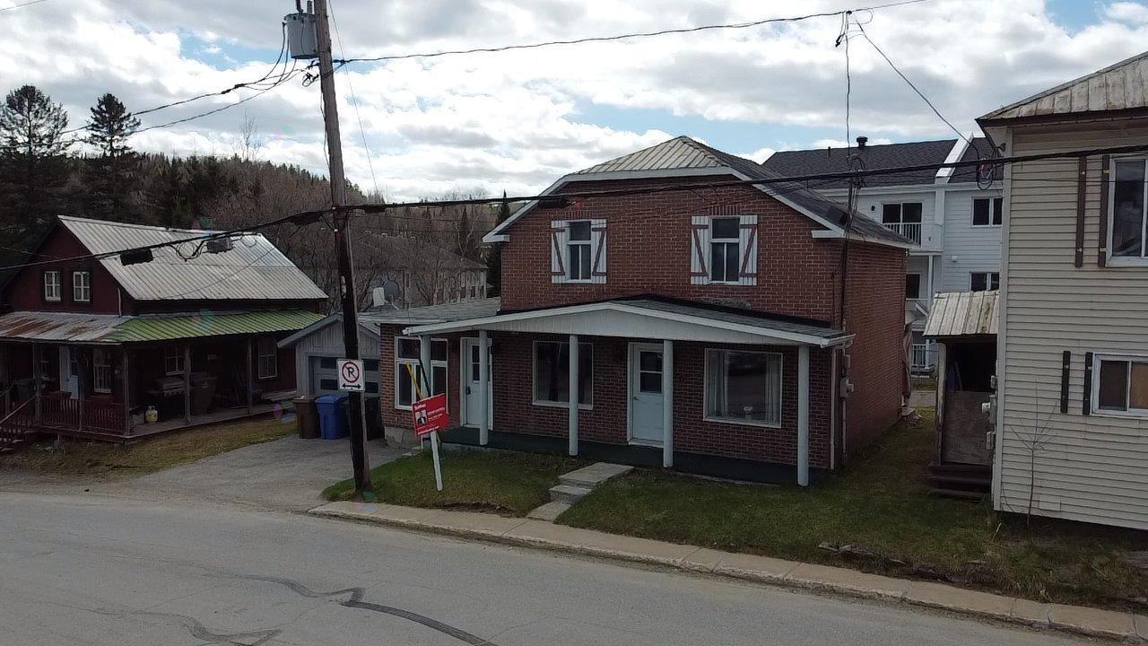 20 57e Avenue Property Photo 1