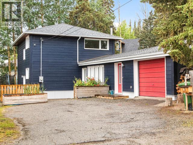 6 CHALET CRESCENT