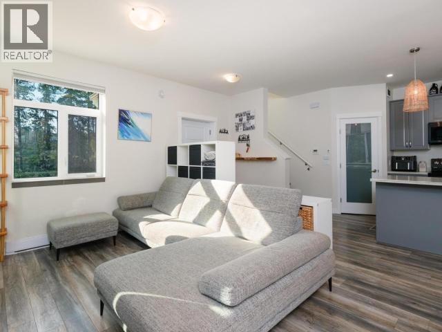 5 14th Avenue Property Photo 7