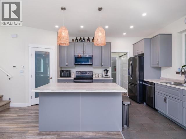 5 14th Avenue Property Photo 10