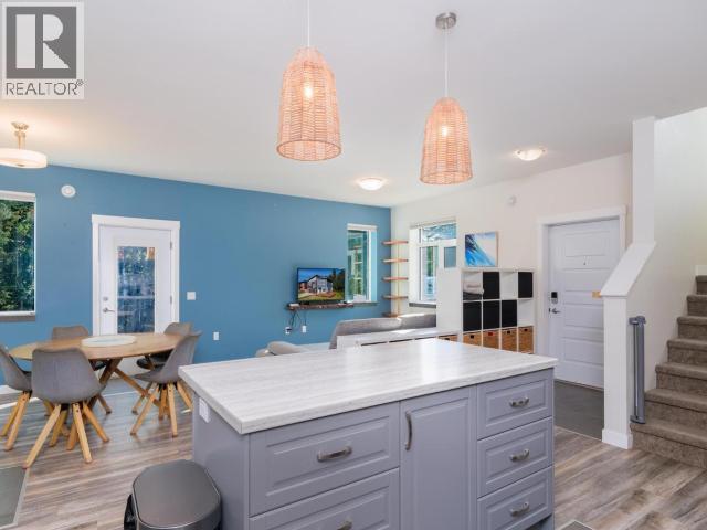 5 14th Avenue Property Photo 11