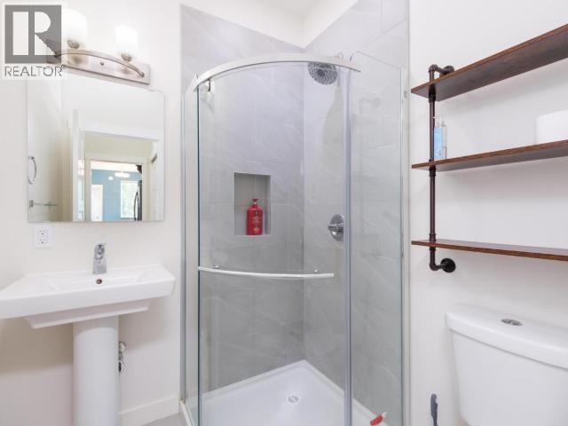 5 14th Avenue Property Photo 12
