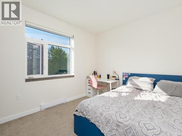 5 14th Avenue Property Photo 13