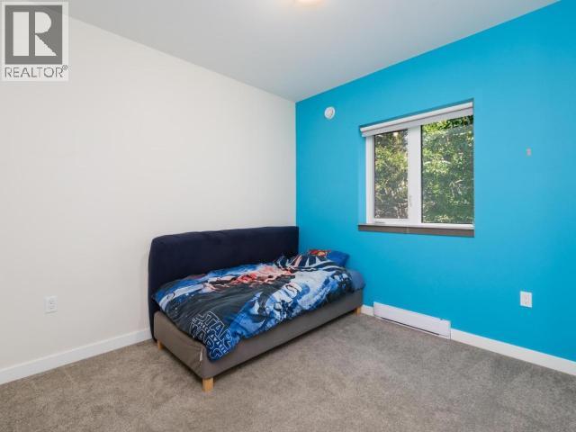5 14th Avenue Property Photo 15