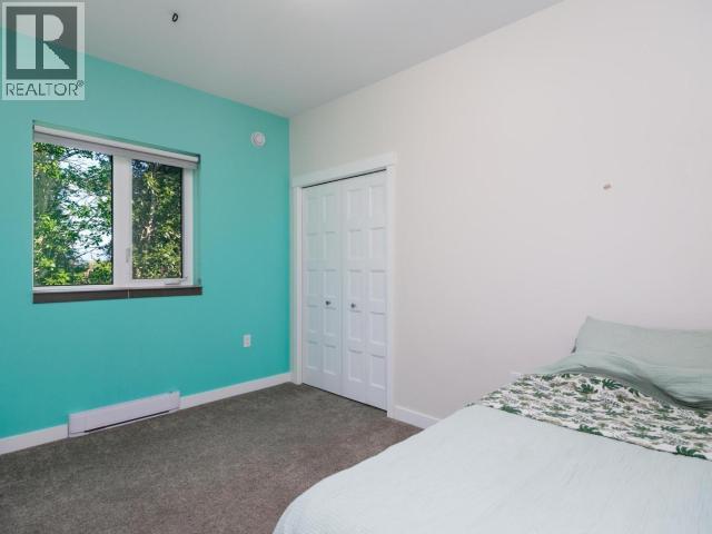 5 14th Avenue Property Photo 16