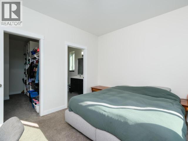 5 14th Avenue Property Photo 19
