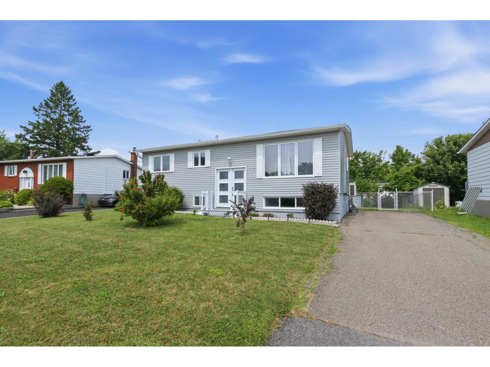 121 Rue Papineau Property Photo 1