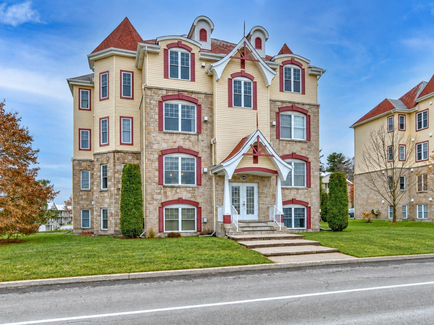 2368 Boul. Lafontaine, #201 Property Photo 1
