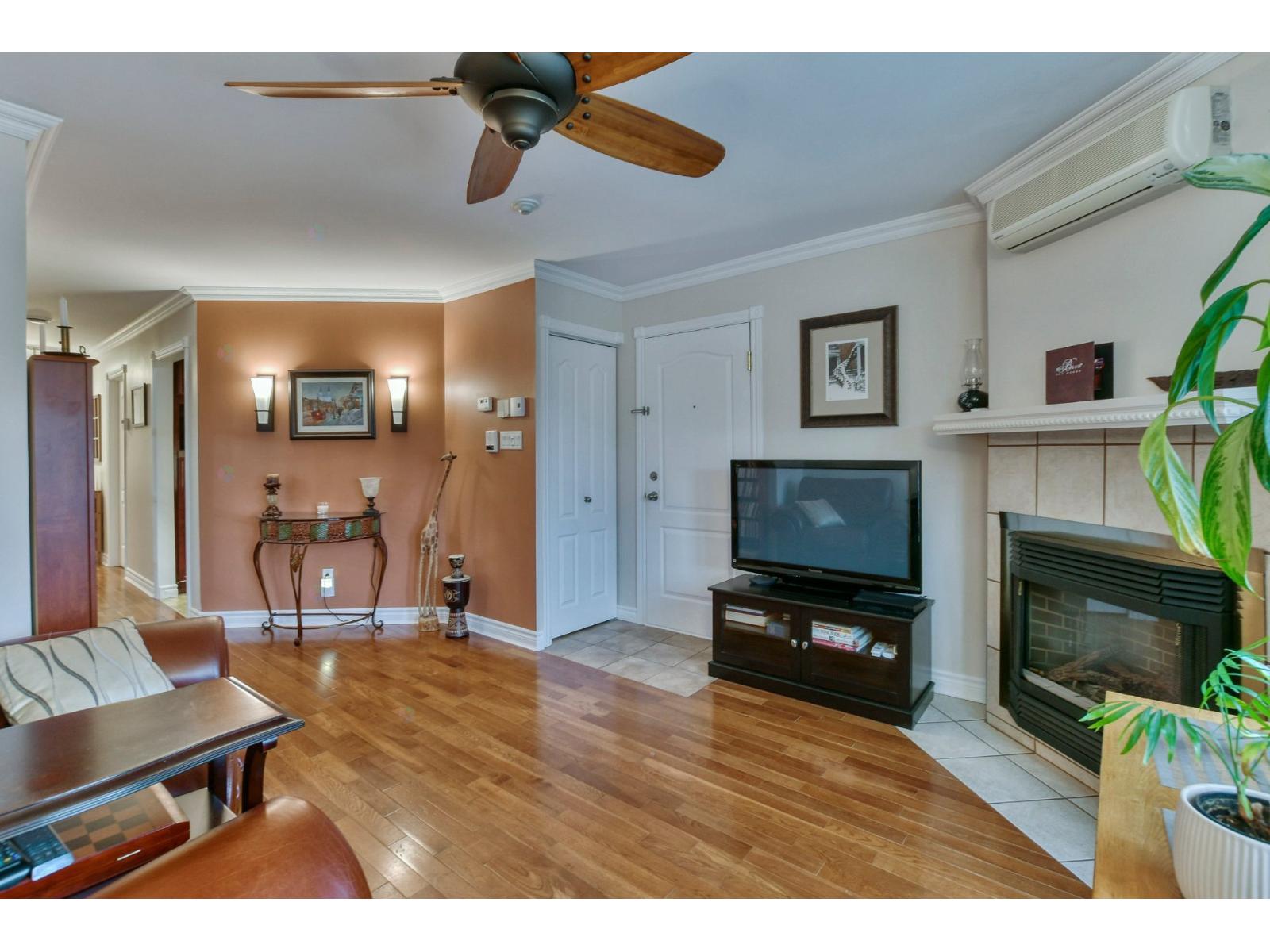 2368 Boul. Lafontaine, #201 Property Photo 5