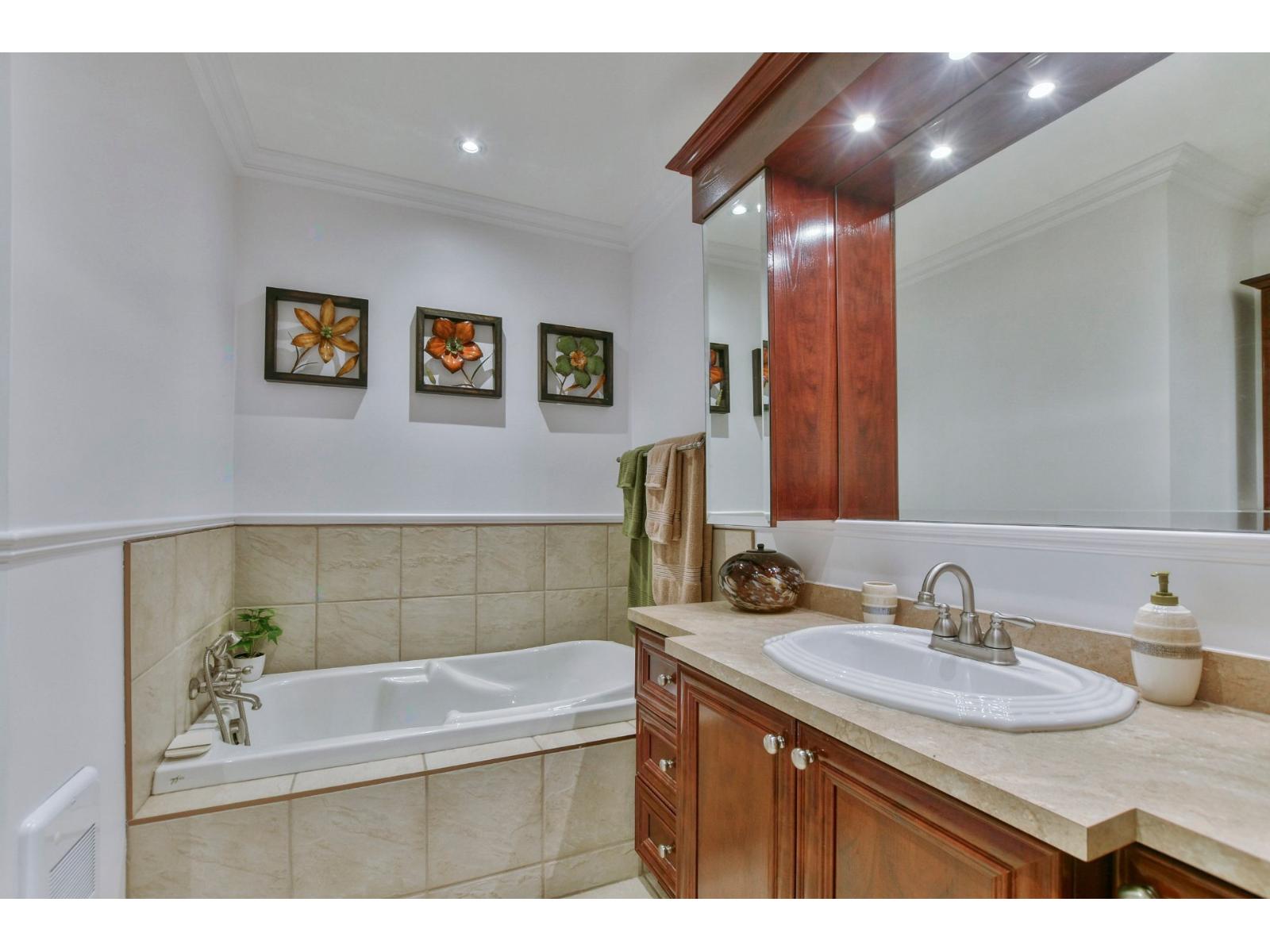 2368 Boul. Lafontaine, #201 Property Photo 22