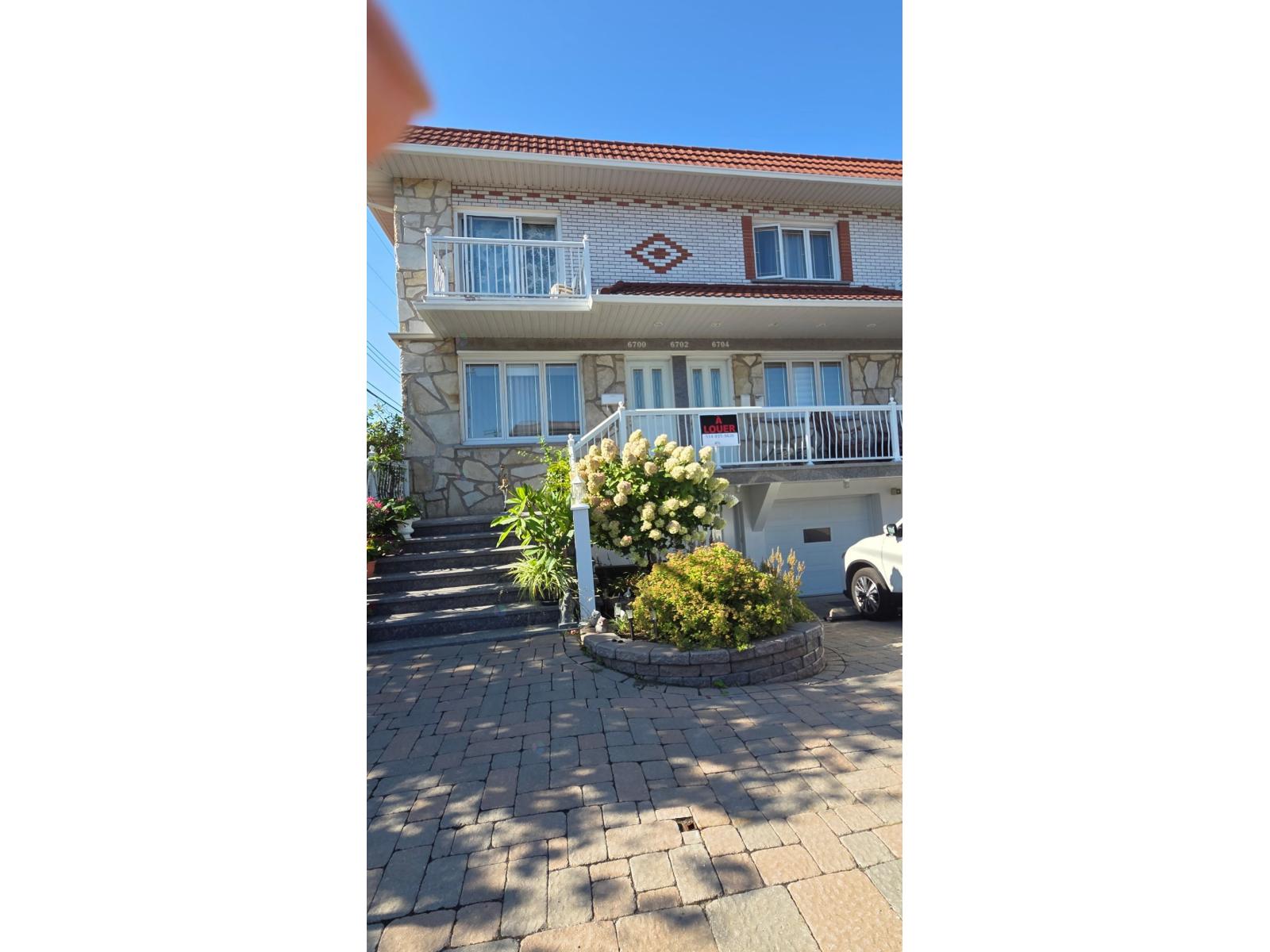 6702 Rue Pierre-auger Property Photo 1