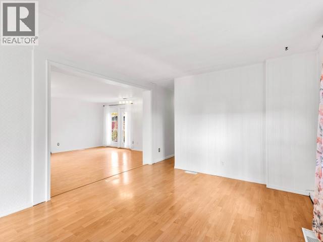 6 Willow Crescent Property Photo 6