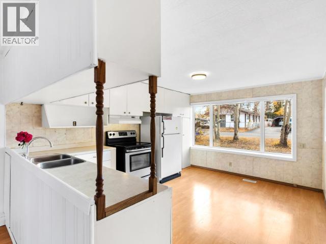6 Willow Crescent Property Photo 8