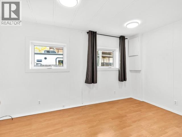 6 Willow Crescent Property Photo 18