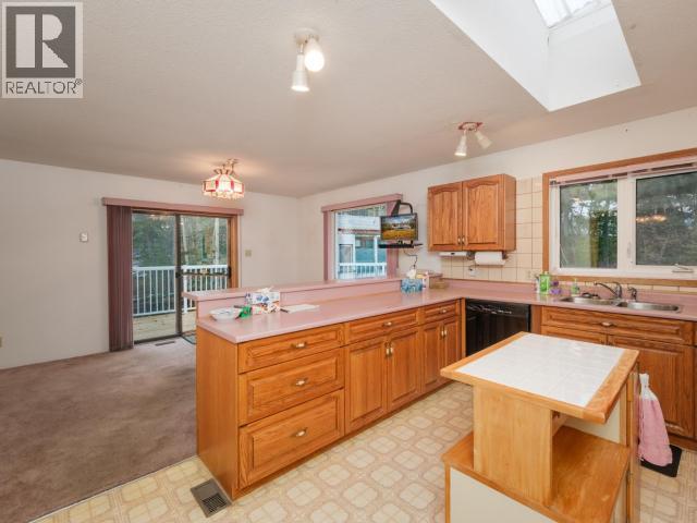 207 Squanga Ave Property Photo 8