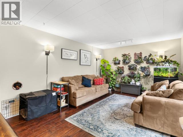 29 10th Avenue Property Photo 7