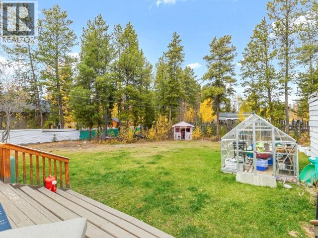 29 10th Avenue Property Photo 13