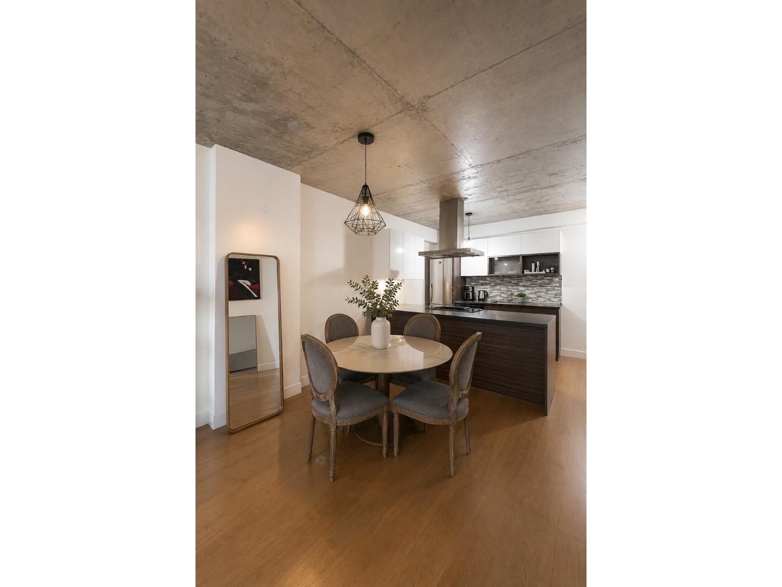 235 Rue Peel, #807