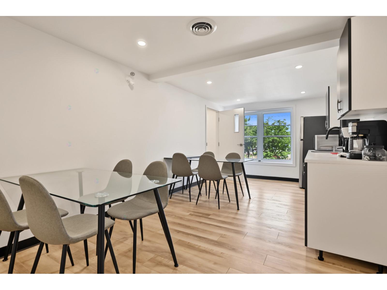 70 14e Avenue, #a Property Photo 11