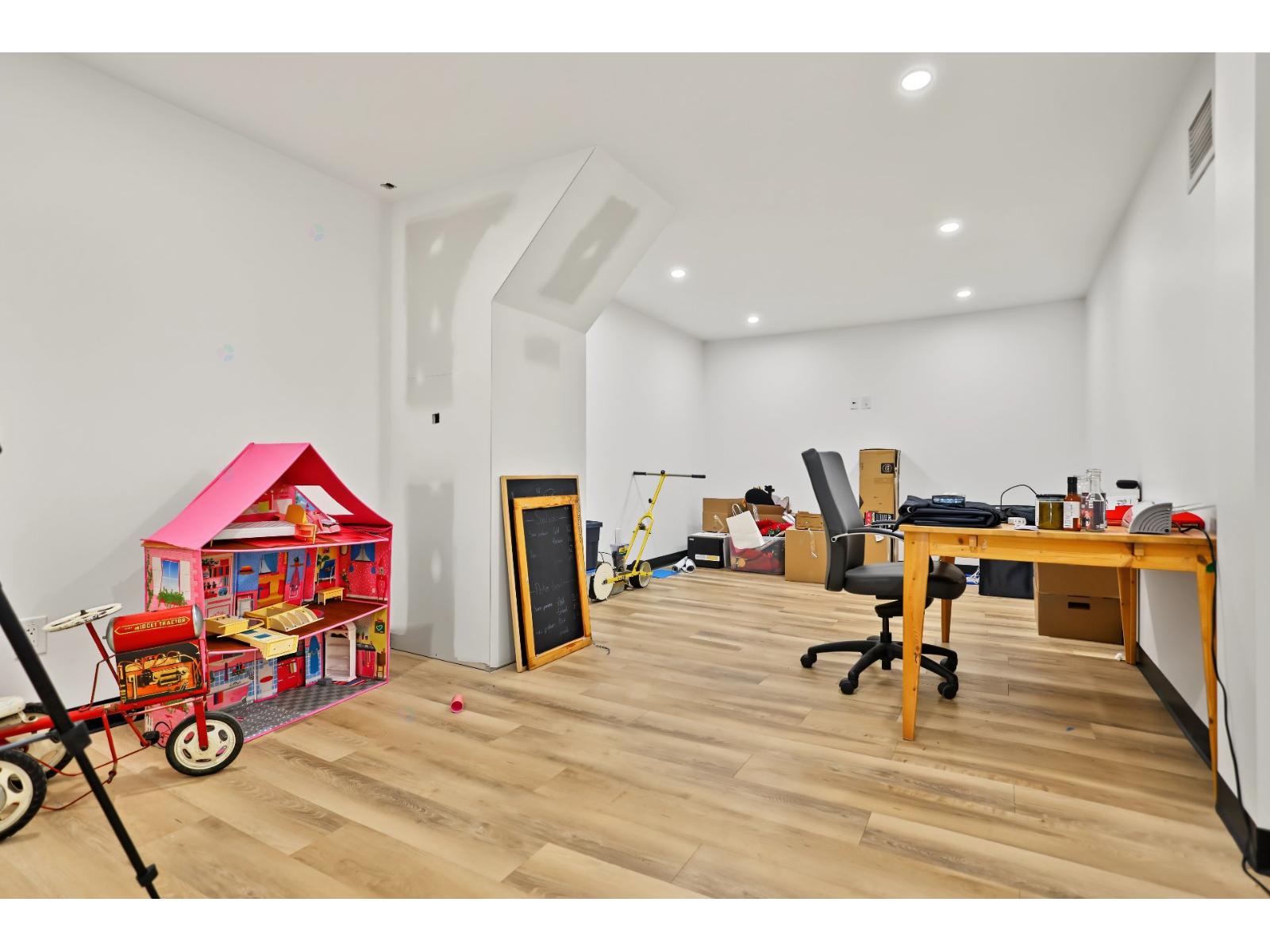 70 14e Avenue, #a Property Photo 13