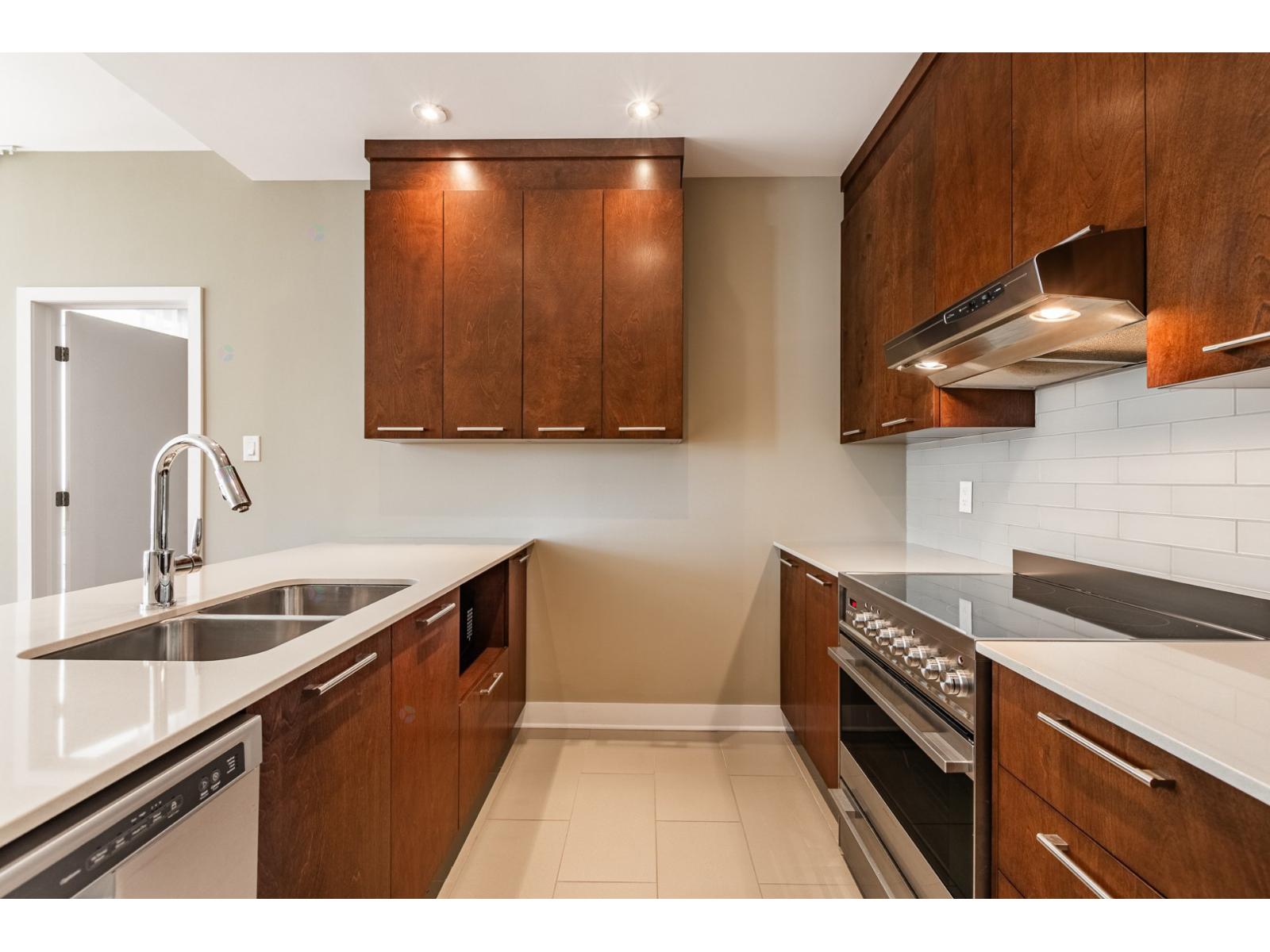 1150 Rue St-denis, #1503 Property Photo 8