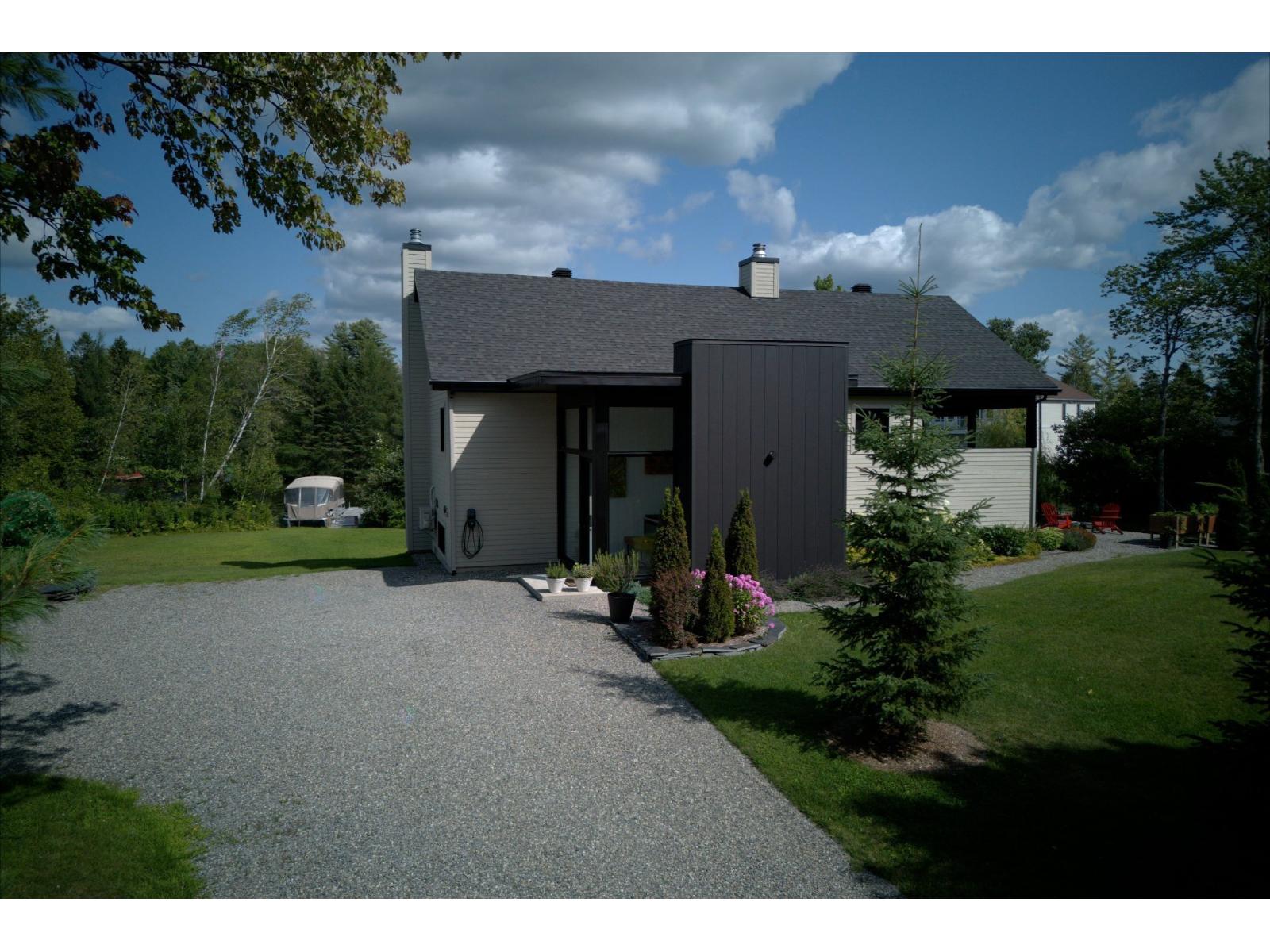 692z Ch. Des Baies Property Photo 3