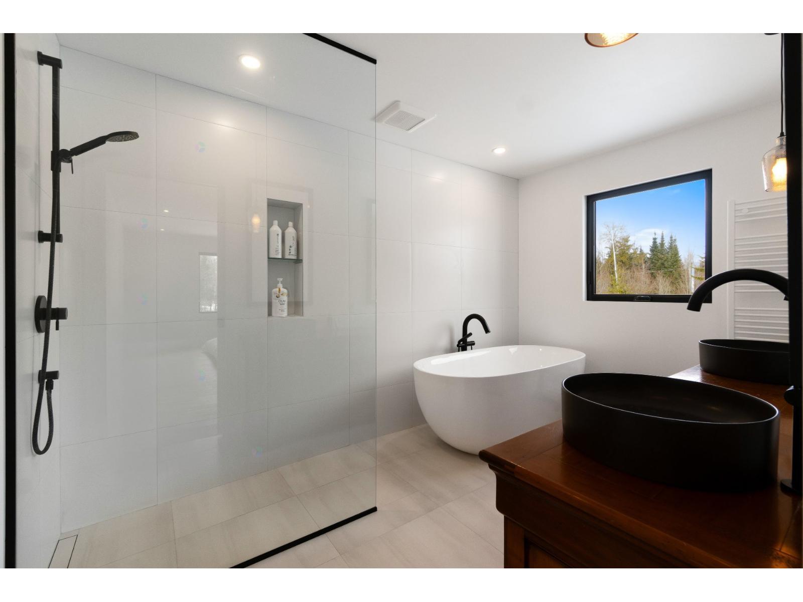 692z Ch. Des Baies Property Photo 30