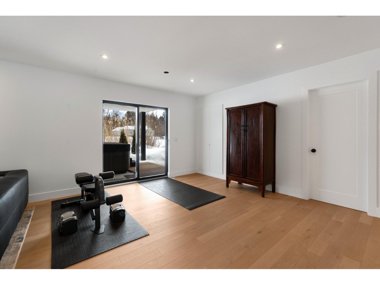 692z Ch. Des Baies Property Photo 33