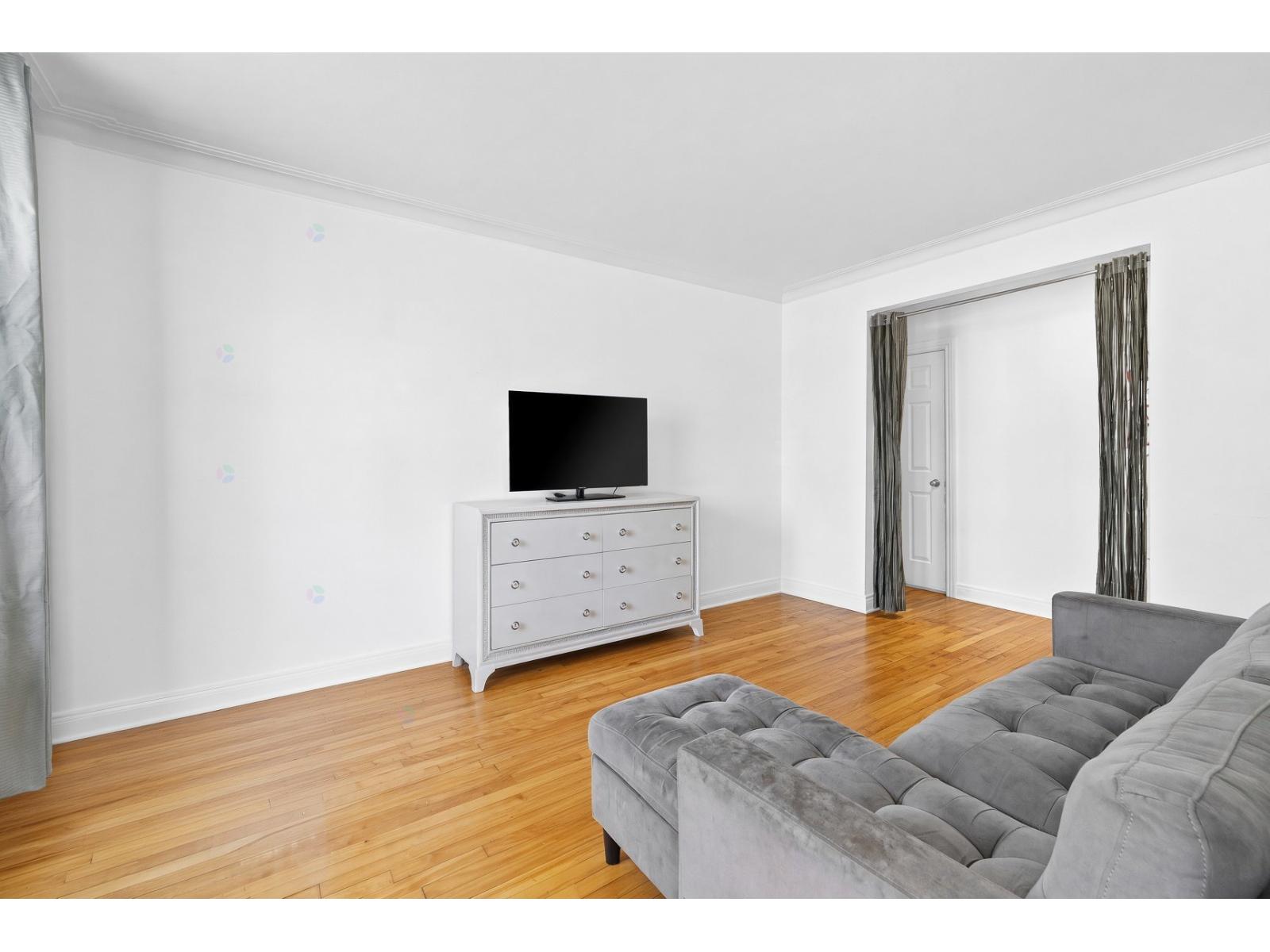 7140 Av. Du Parc, #1 Property Photo 1