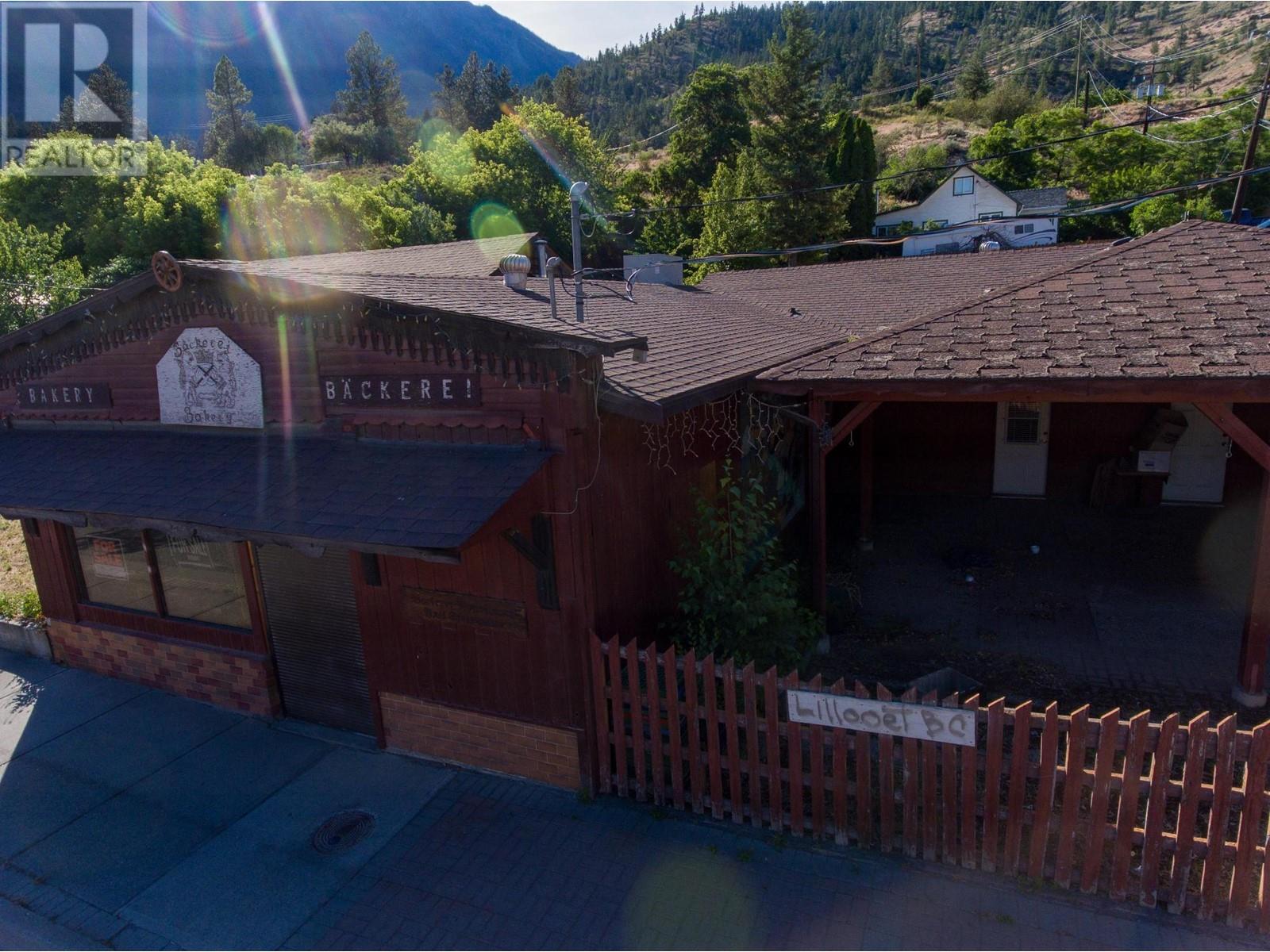 705 Main Street Property Photo 2