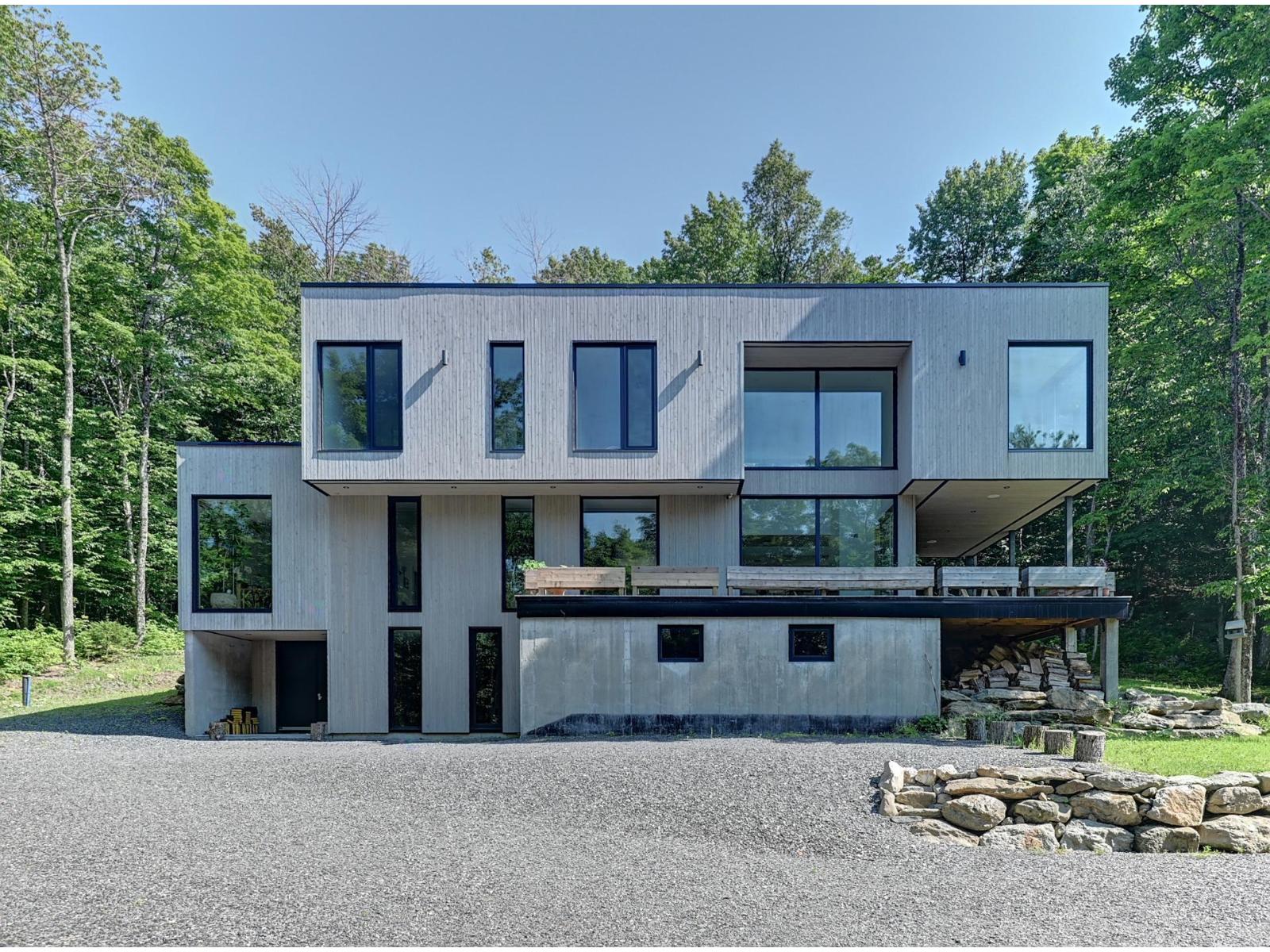 131 Ch. Des Montagnes-vertes Property Photo 1