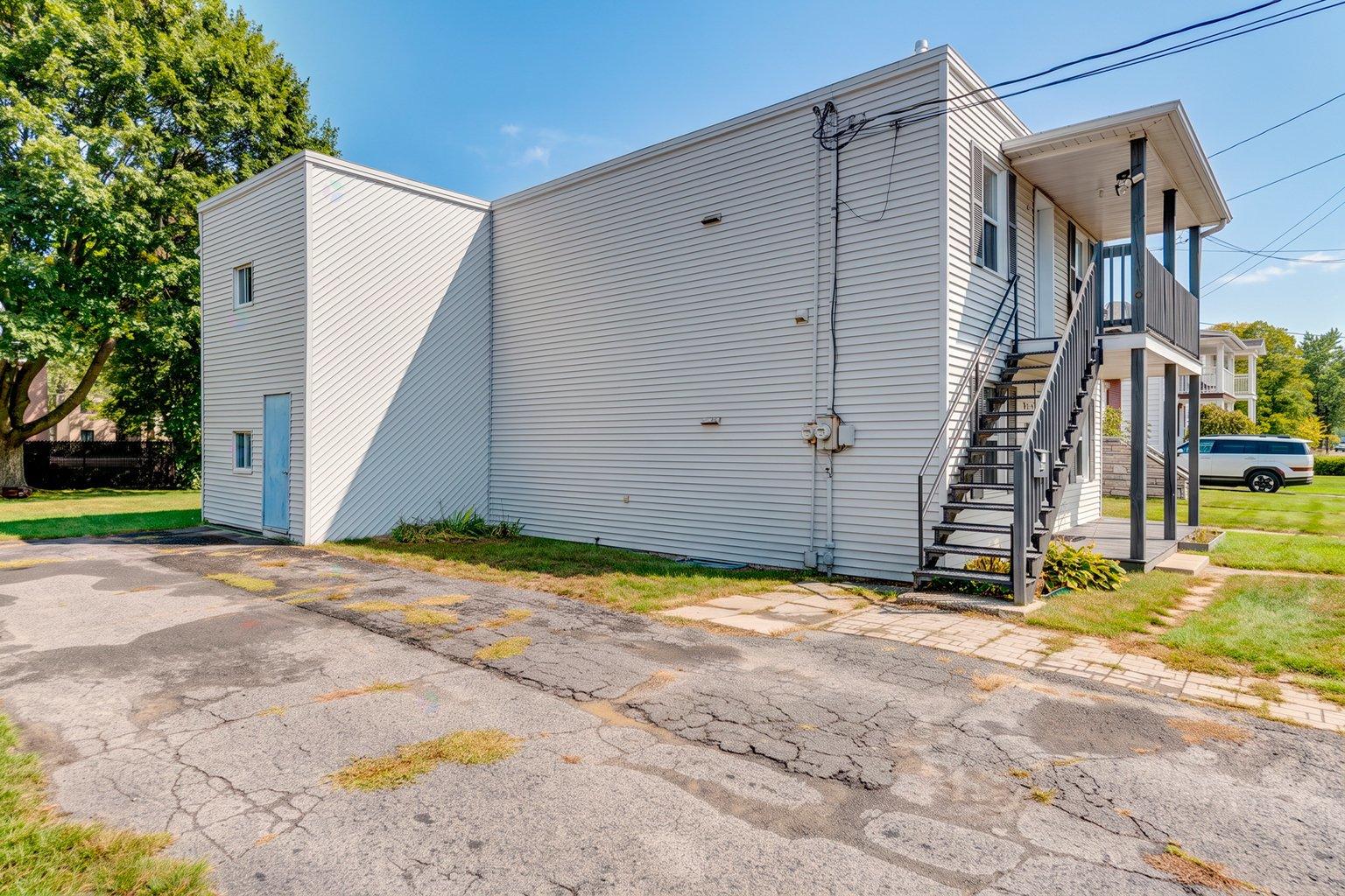 1210-1214 Rue Jogues Property Photo 4