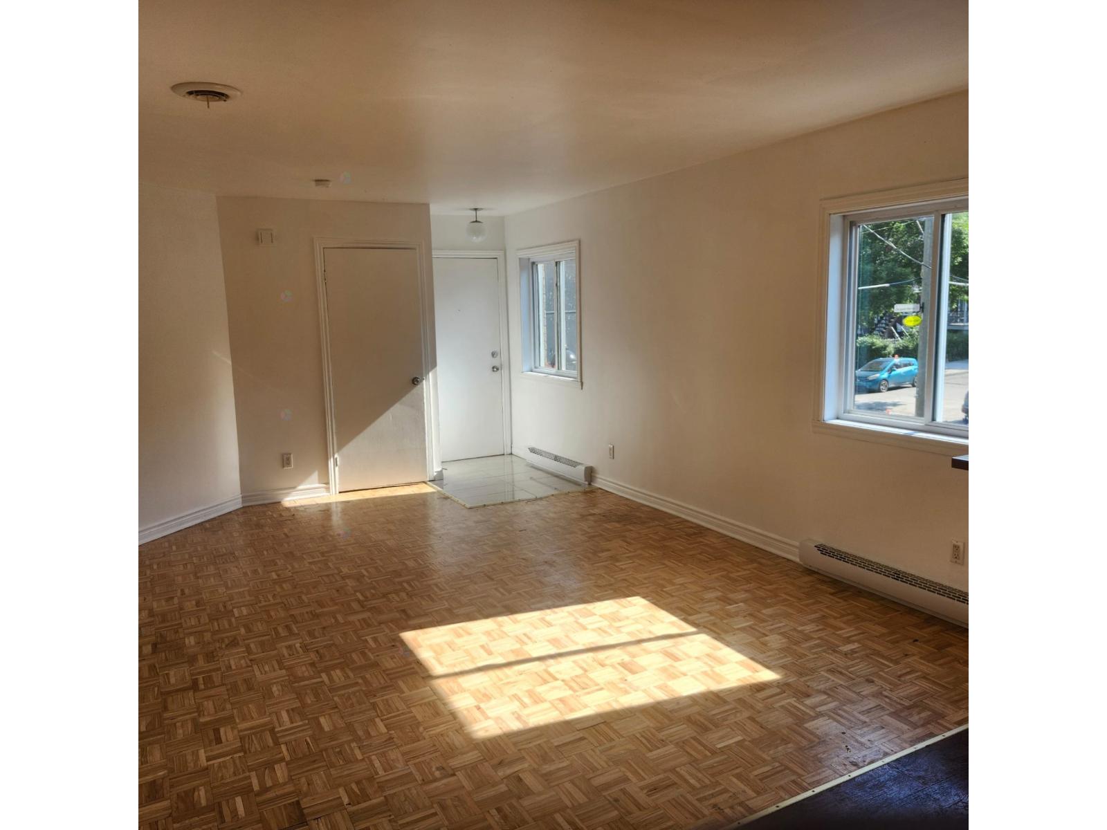 2747 Rue Jacques-Hertel, #3