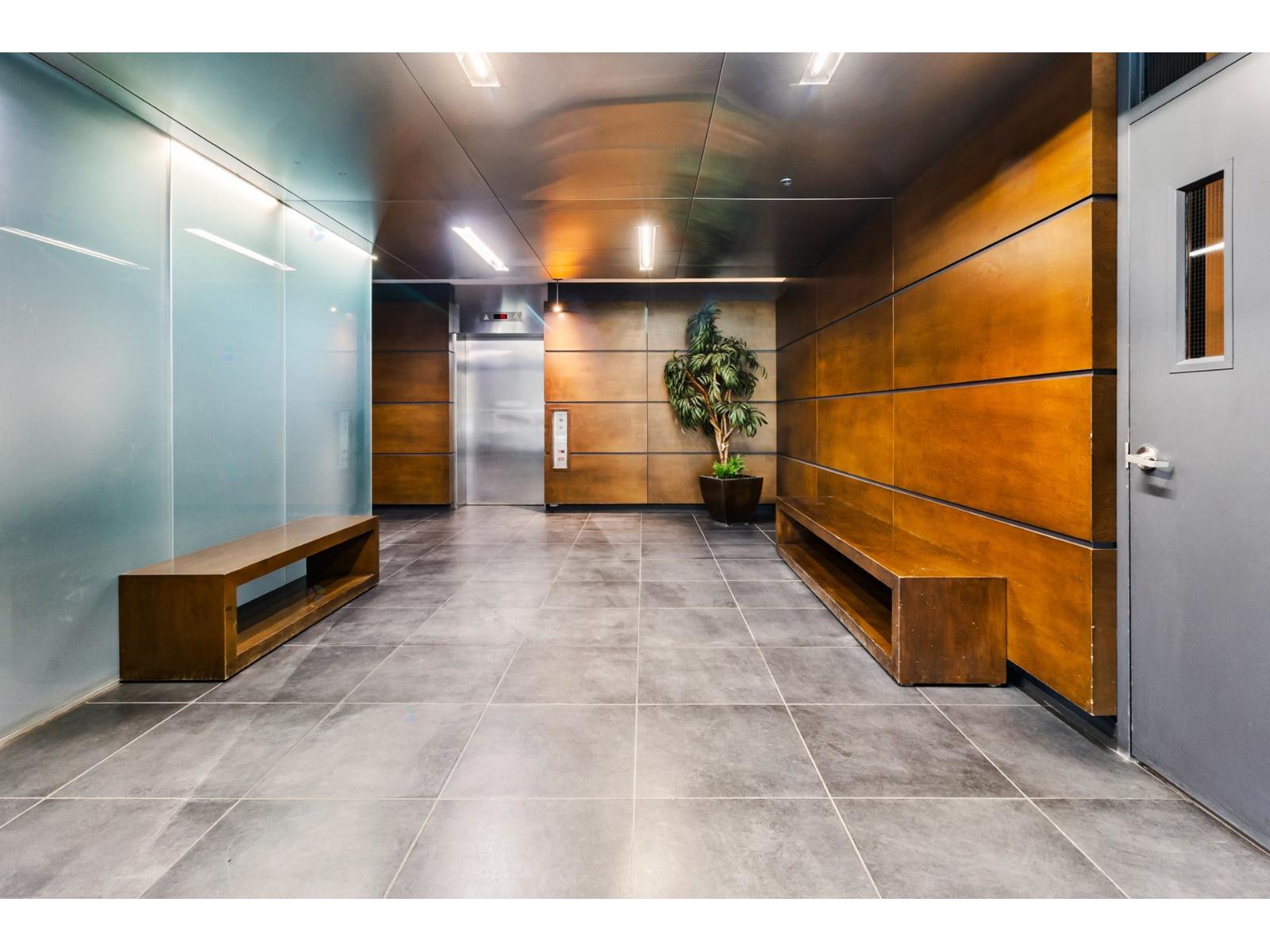 304 Rue St-antoine E. Property Photo 3