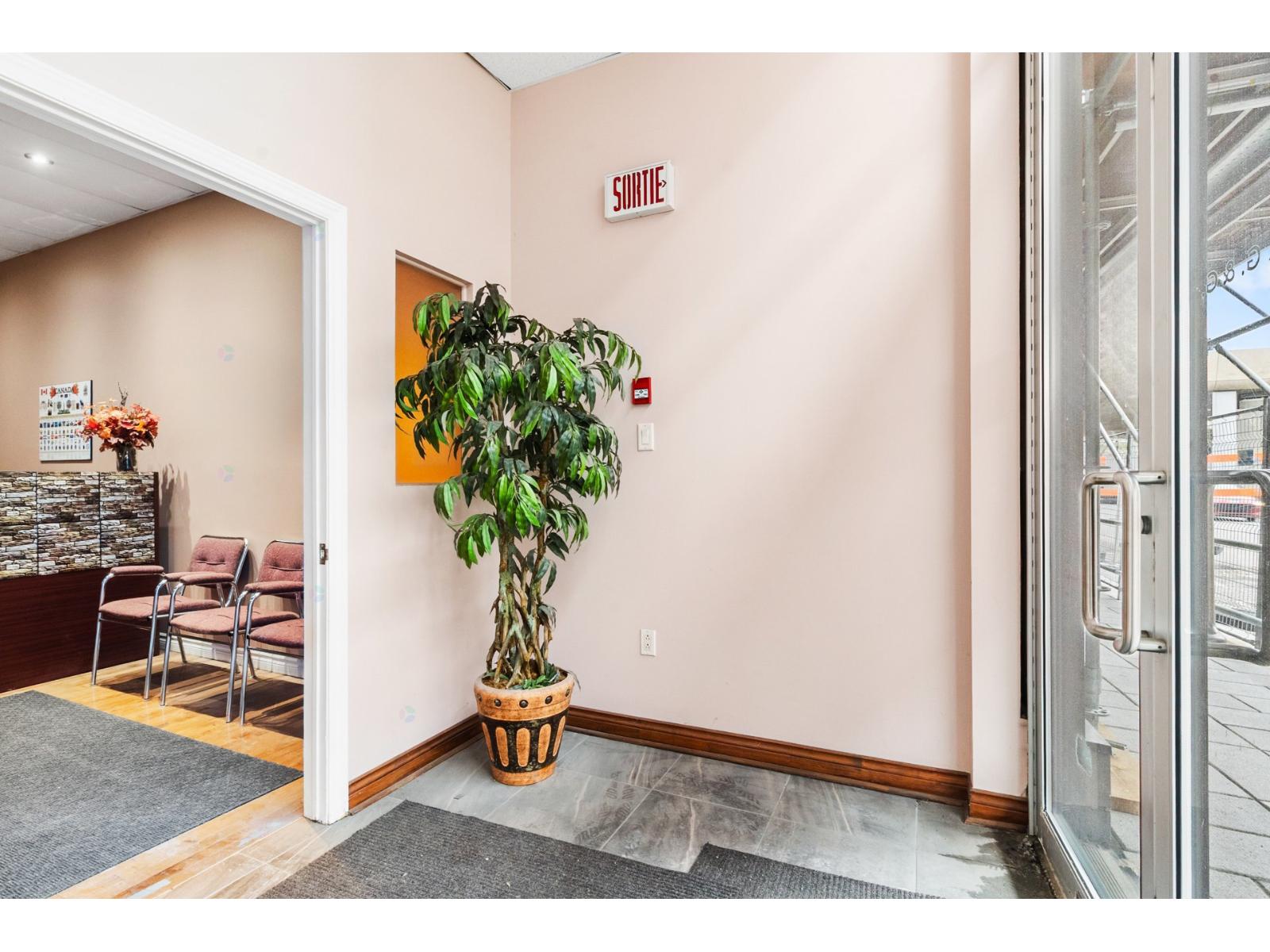 304 Rue St-antoine E. Property Photo 5
