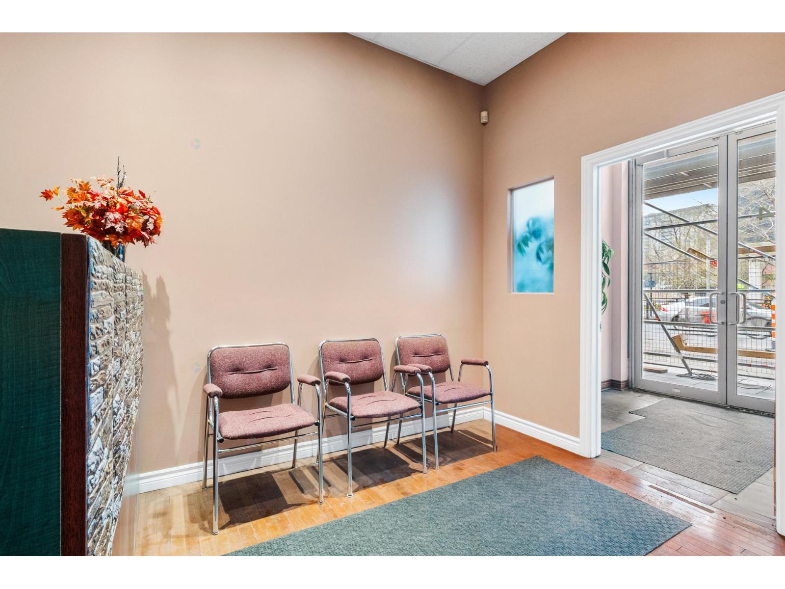 304 Rue St-antoine E. Property Photo 7