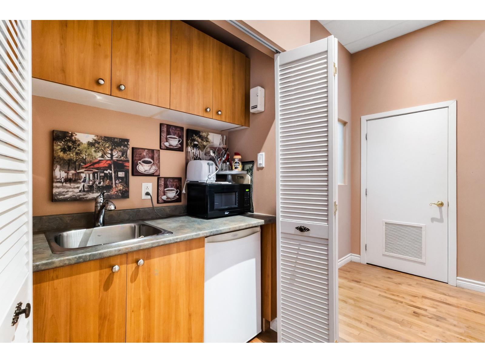 304 Rue St-antoine E. Property Photo 16