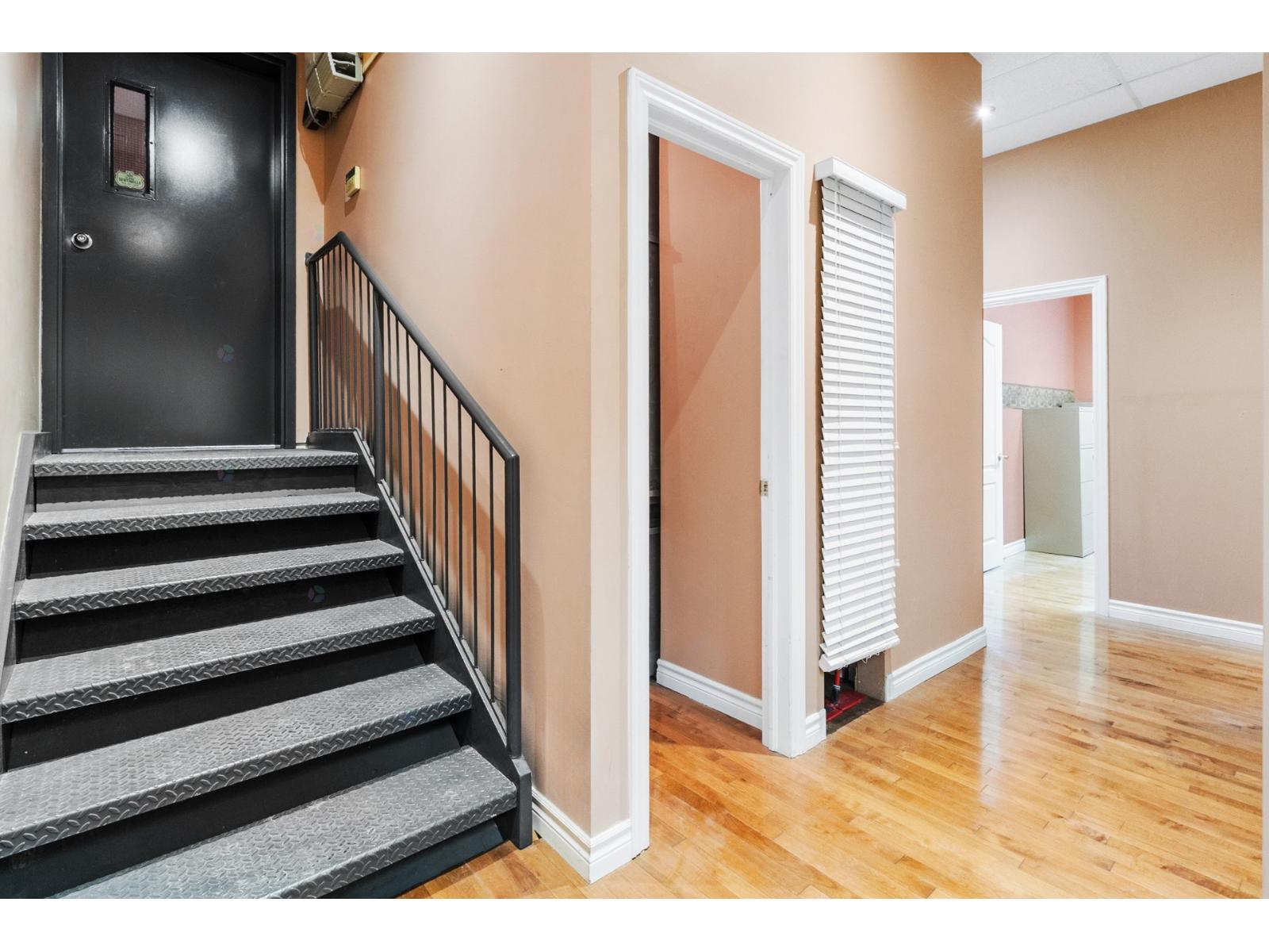 304 Rue St-antoine E. Property Photo 21