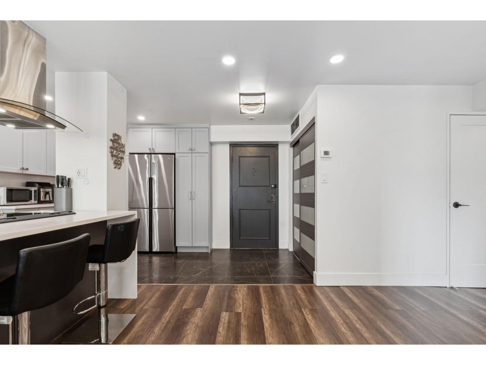 5900 Av. Armstrong, #801 Property Photo 1