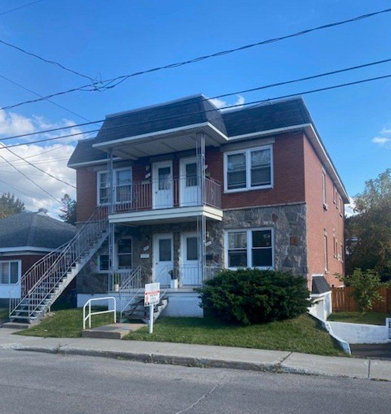 5176-5182 Rue St-germain Property Photo 3