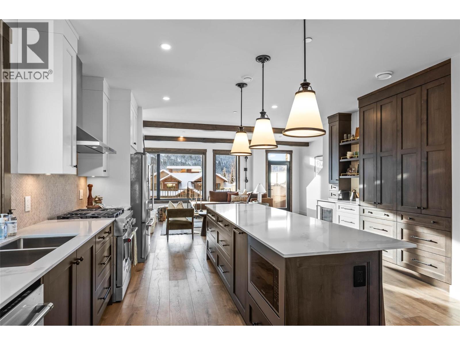 7000 Mcgillivray Lake Drive Unit# 7 Property Photo 6