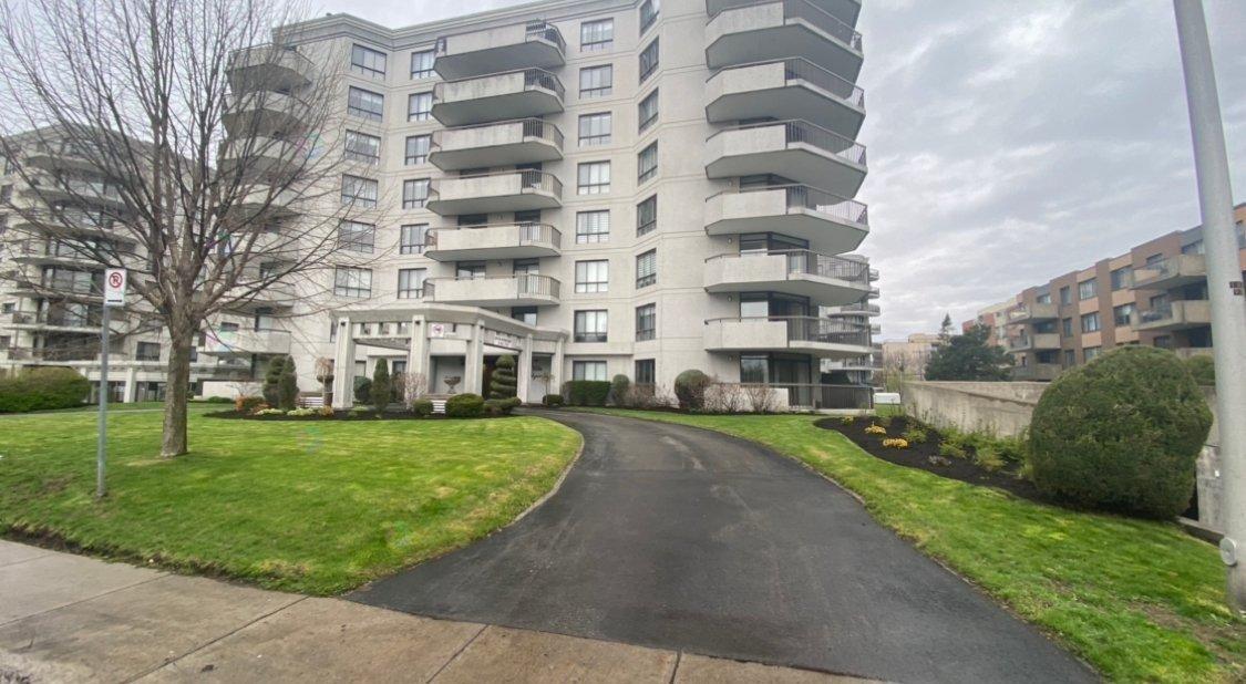987 Rue White, #404 Property Photo 1
